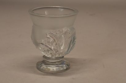 LALIQUE France Vase en cristal moulé partiellement...