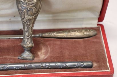 Nécessaire de bureau art nouveau dans un...