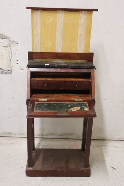 Petit bureau de pente dit 