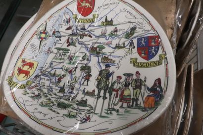 Stock neuf de faïences de Lunéville : plateaux...