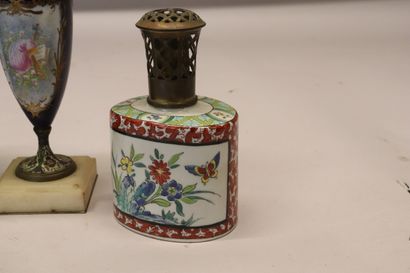 Lampe à pétrole Napoléon III en verre vert...