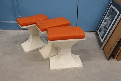 PRISUNIC, circa 1970, trois tabourets modèle...
