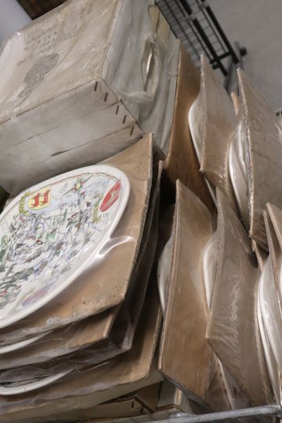 Stock neuf de faïences de Lunéville : plateaux...
