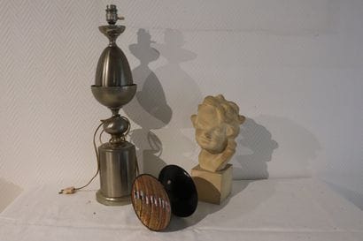 Lot avec une lampe métal 1970 Haut : 53cm,...