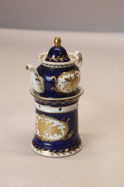 Tisanière en porcelaine émaillée bleu de...