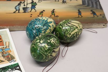 Lot de souvenirs de voyage : trois oeufs...