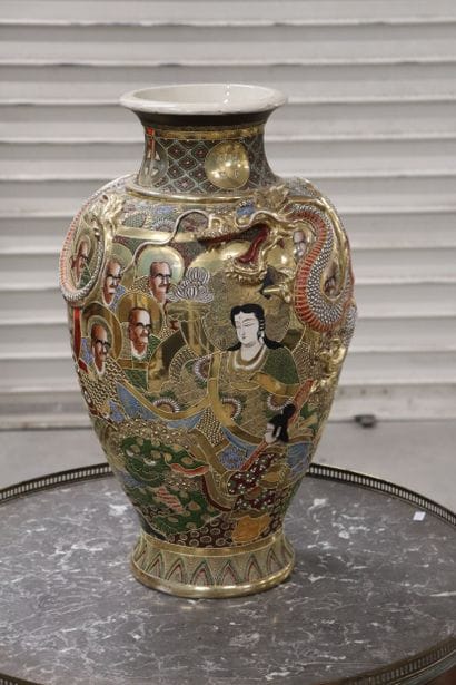 JAPON - SATSUMA - Vase balustre en céramique...