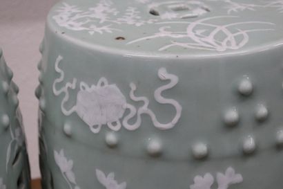 Paire de tabourets en porcelaine émaillée...