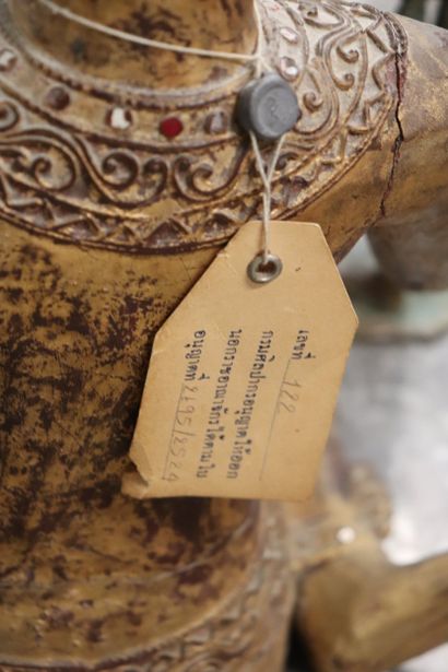 Lot de souvenirs de voyage : joueur de tambour...