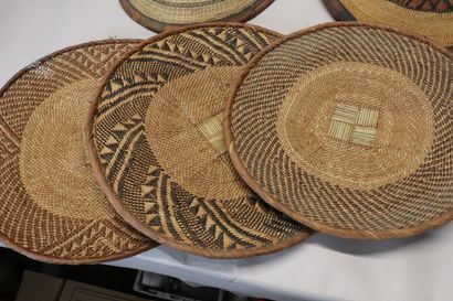 Lot de vannerie, artisanat africain, souvenir...