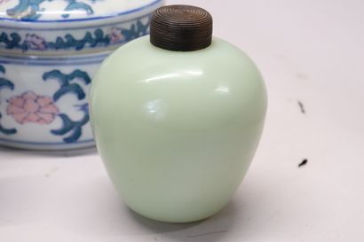 Lot de diverses céramiques dont vases soliflores,...