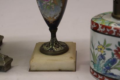Lampe à pétrole Napoléon III en verre vert...