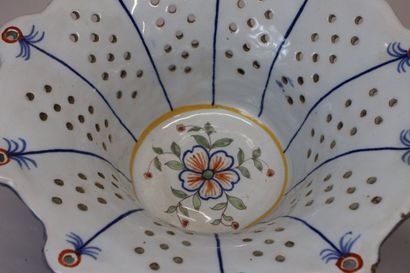 Paire de coupes montées ajourées ou passoires...