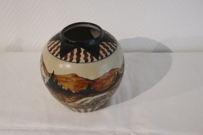 Ciboure, vase faience décor berger basque,...