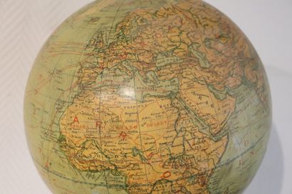 Globe terrestre Mappemonde XIXème, dressé...