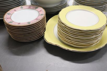 Dans 3 cartons, important lot de porcelaine...