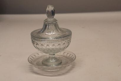 Attribué à Baccarat, drageoir et sa soucoupe...