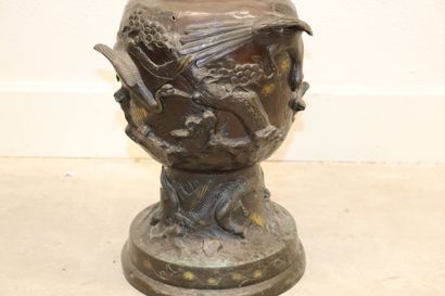 Important vase dans le goût du Japon, en...