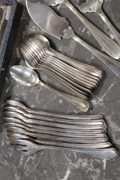 Lot de métal argenté : 12 fourchettes à dessert...