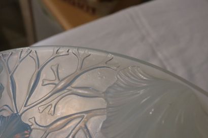 VERLYS un dessous de plat et un vase à décor...