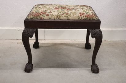 Tabouret Chippendale en bois naturel, pieds...