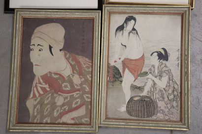 Lot de six encadrements : trois peintures...