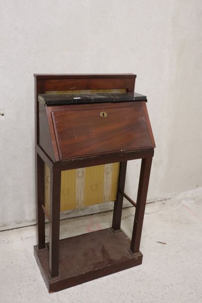 Petit bureau de pente dit 