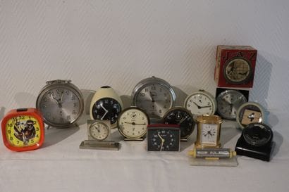 Lot de réveils anciens ou vintage dont JAZZ,...
