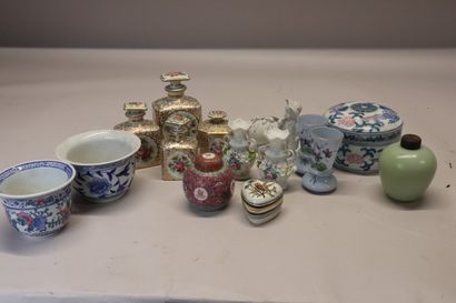 Lot de diverses céramiques dont vases soliflores,...