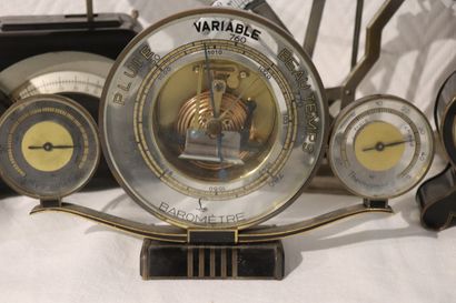 Lot de pendulettes années 50, pèses lettres,...