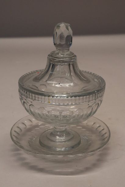 Attribué à Baccarat, drageoir et sa soucoupe...