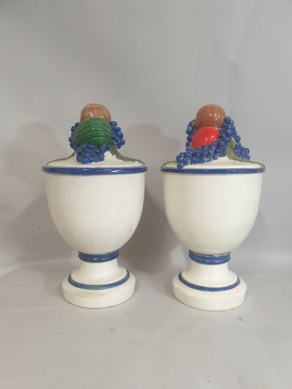 Paire de grandes céramiques imitant des pots...