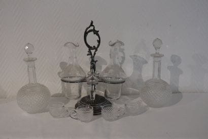 Petit service à liqueur cristal avec 2 flacons,...