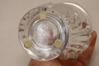 LALIQUE France Vase en cristal moulé partiellement...