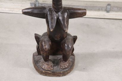 Souvenir de voyage - statuette en bois dur...