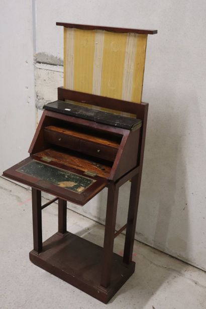 Petit bureau de pente dit 