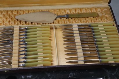 Lot de couverts à découper et couverts de...