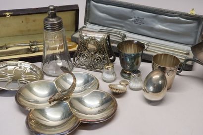 Lot divers métal argenté : panière art déco,...