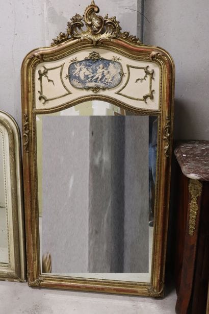 Miroir biseauté, cadre de style Louis XV...
