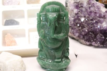 Collection de minéraux : un coffret d'échantillons...