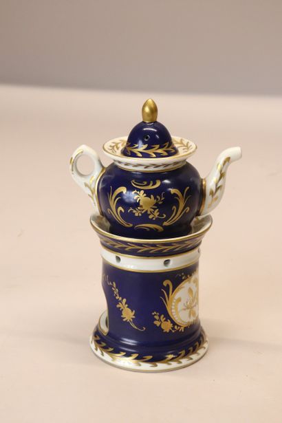 Tisanière en porcelaine émaillée bleu de...