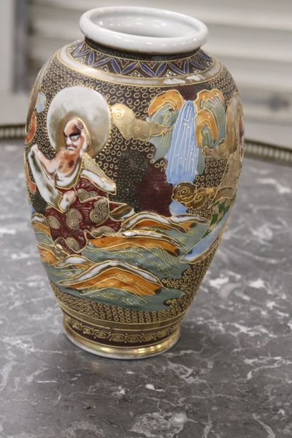 JAPON - SATSUMA - Vase balustre en céramique...