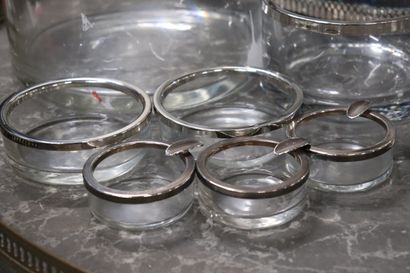 Lot de coupes, saladier et cendriers en verre...