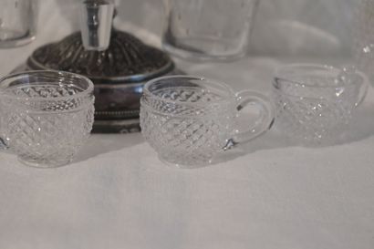 Petit service à liqueur cristal avec 2 flacons,...