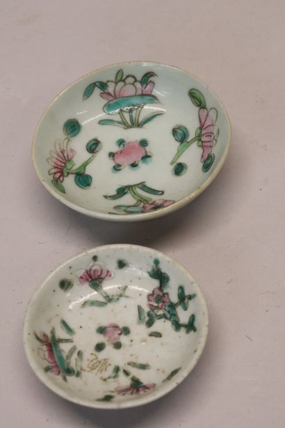 CHINE - Pilulier ou boîte à onguents en porcelaine...