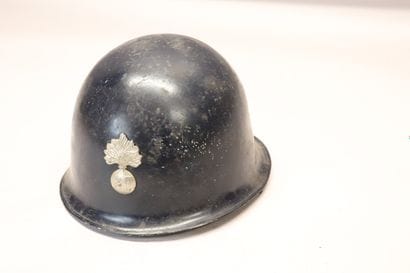 Casque de gendarmerie modèle 1951, avec son...