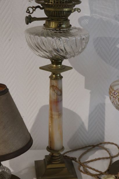 Lot de 4 lampes dont une paire de lampes...