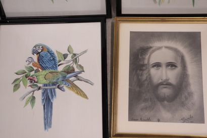 Lot de six encadrements : trois peintures...