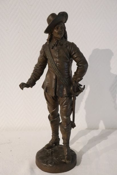 Sujet en régule Mousquetaire, Haut : 39cm...