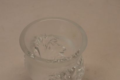 LALIQUE France Vase en cristal moulé partiellement...